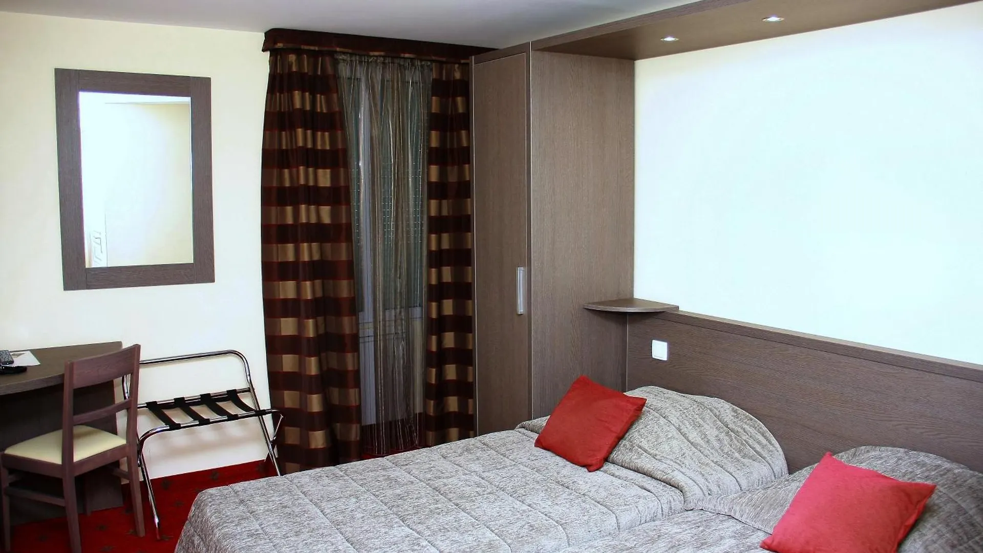 Hôtel Le Commerce Modane Hotel