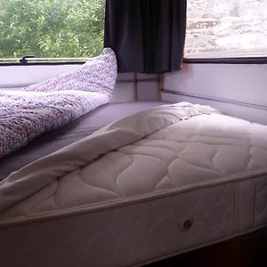 Bretagne D'hotes 53m2 Et Caravane Vintage Avec Cuisine Et Salle De Bains Privees Brittany 53m2 And Vintage Caravan Glamping With Private Kitchen And Bathroom Pleumeur-Gautier